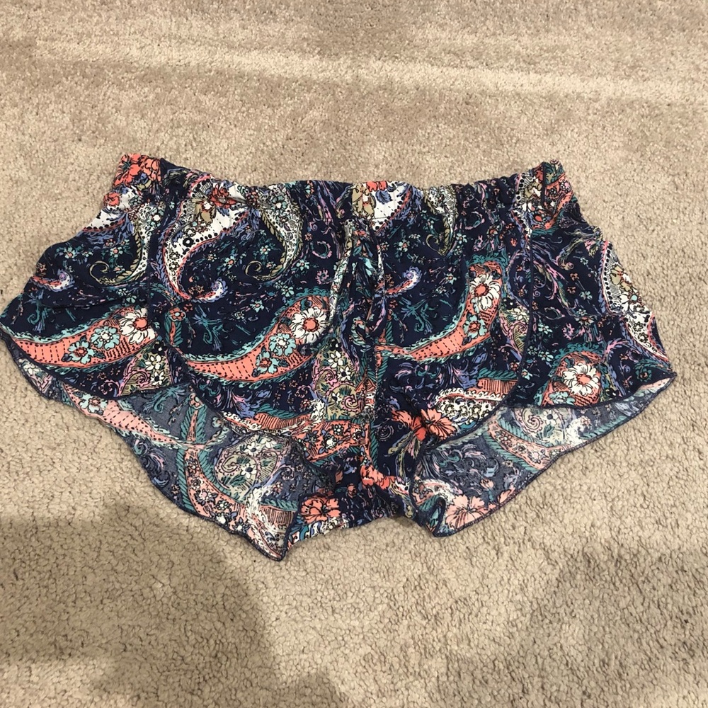 Super cute paisley print soft shorts.
